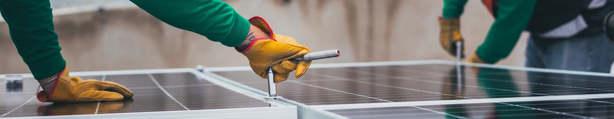 montando paneles solares 2